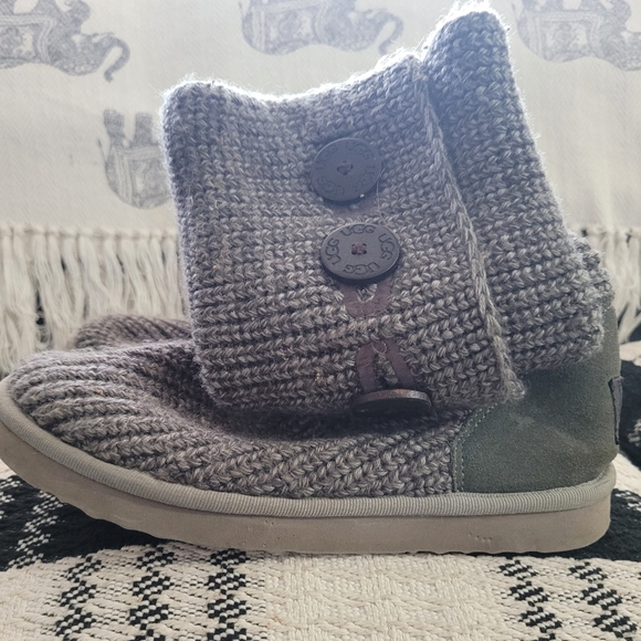 Women's uggs - Picture 2 of 2